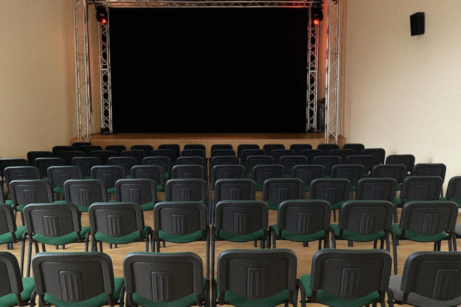 Spektakl „Prawy do lewego” w Rawiczu – Komedia pełna niespodzianek