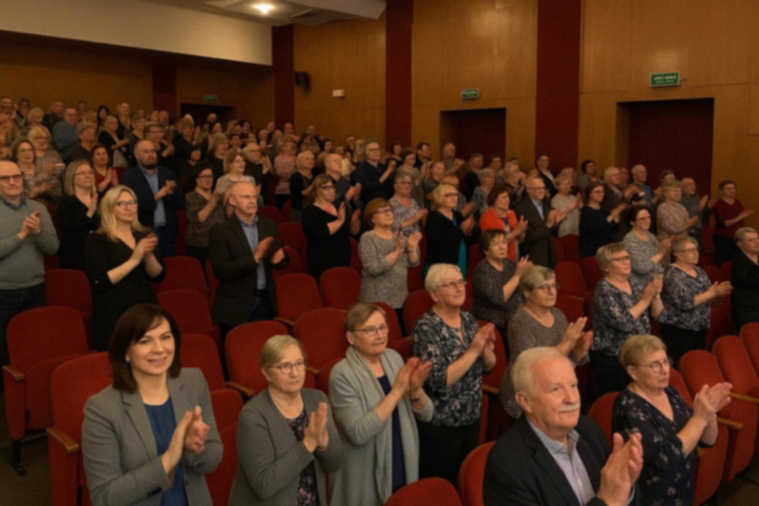 Nowe stroje dla Młodzieżowego Chóru „Kameleon” w Rawiczu