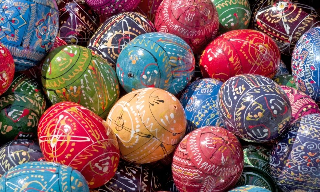 Wielkanoc w Rawiczu: Tradycje i Zwyczaje Rodzinne na Wielkie Święto